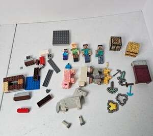 Miscellaneous Minecraft and LEGO bundle HEAVY DAMAGE/PLAY CONDITION